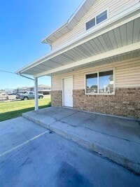 Building Photo - 585 W 350 N