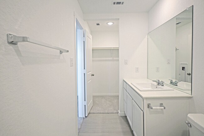 Building Photo - 7530 India Star