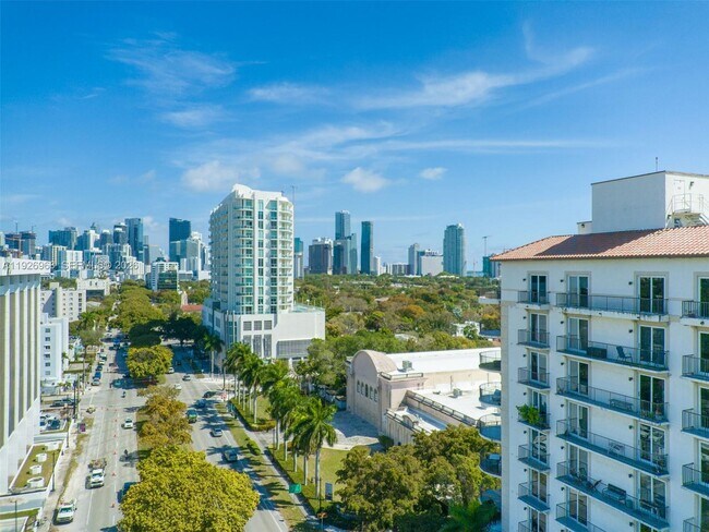 Building Photo - 2701 SW 3rd Ave