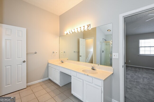 Building Photo - 4969 Wedgewood Pl