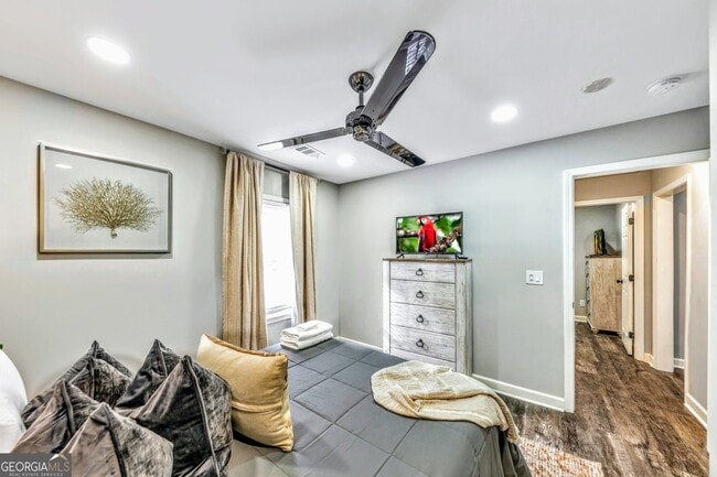 Building Photo - 6230 Love St