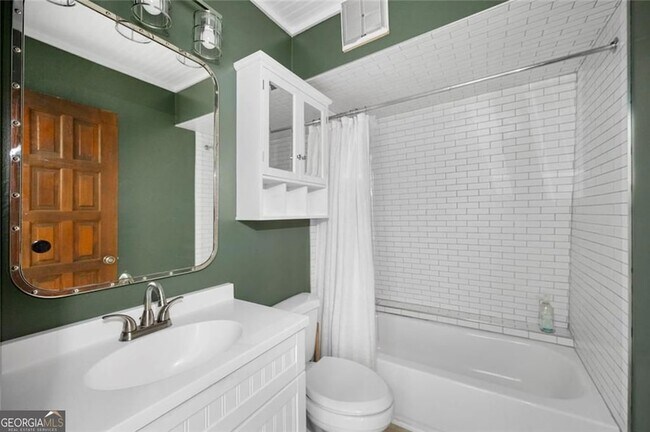 Building Photo - 3200 Rim Cove Dr