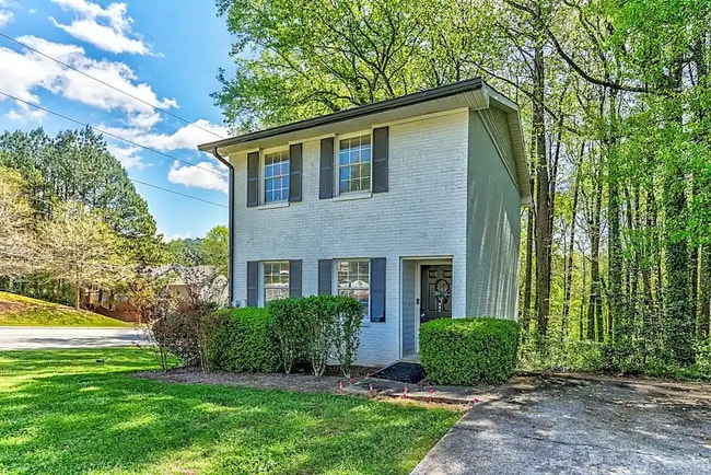Building Photo - 418 Creekview Ct