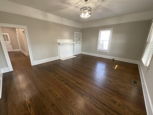 Building Photo - 603 Poplar Ave