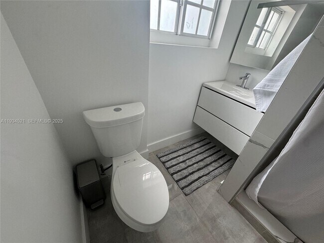 Building Photo - 1904 SW 28th St