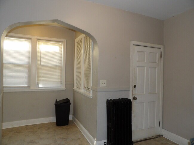 Building Photo - 2 Bedroom Lower Level Duplex - South Minneapolis