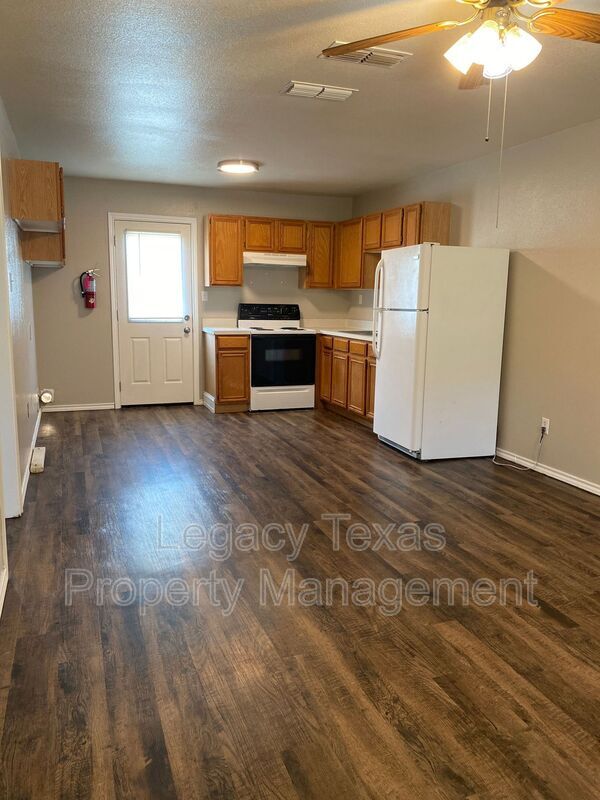 Building Photo - 701 Miracle Ln