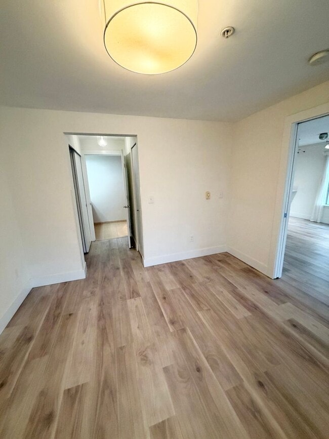 Building Photo - 1550 Eastlake Ave E