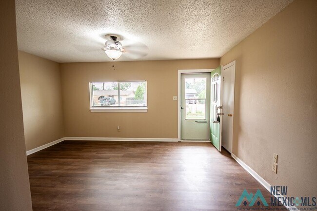 Building Photo - 1704 Laura Ln