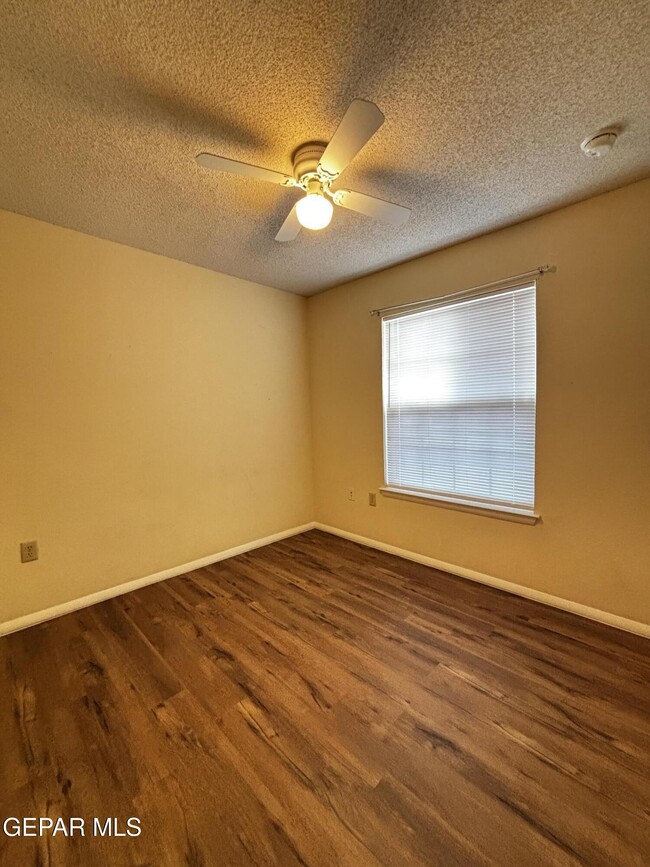 Building Photo - 8638 Eclipse St
