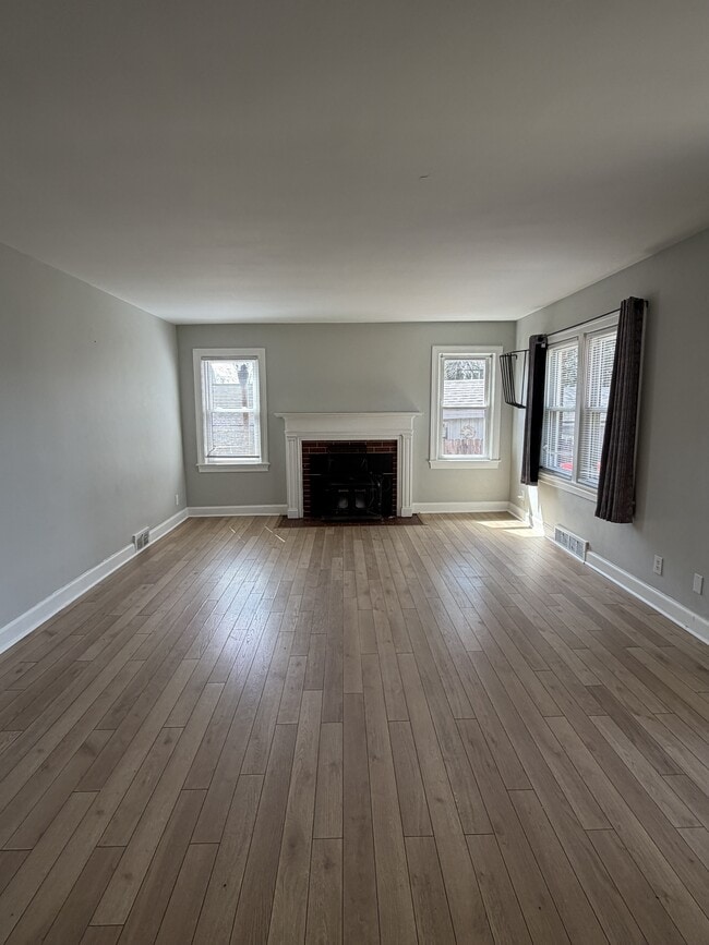 Building Photo - 4639 Southcrest Dr