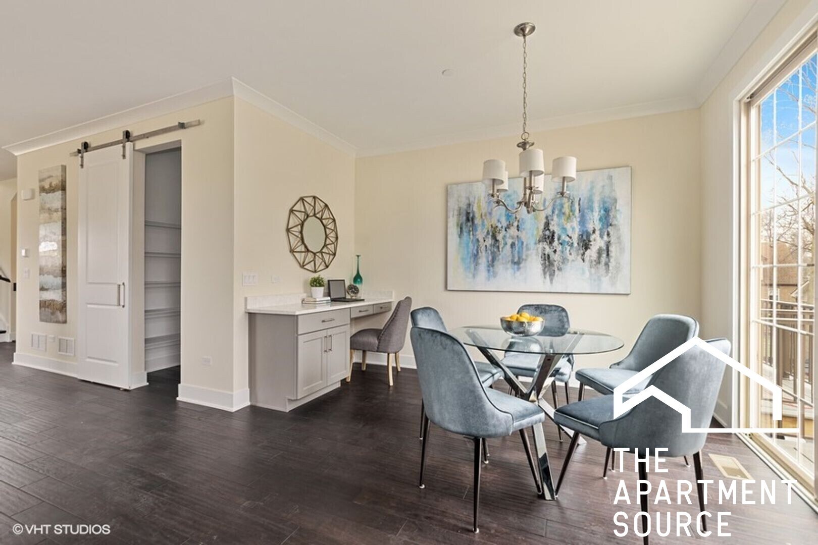 Building Photo - 664 Elm St