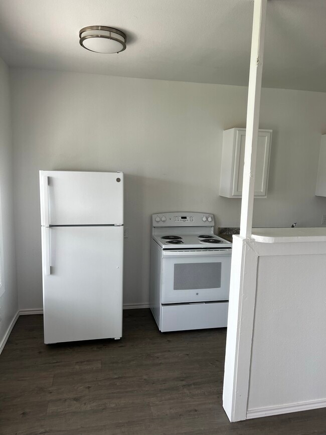 Building Photo - 522 W Alice Ave