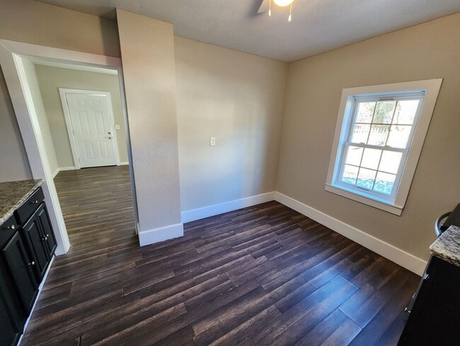 Building Photo - Spacious 3-Bedroom, 2-Bathroom Home AVAILABLE NOW!!