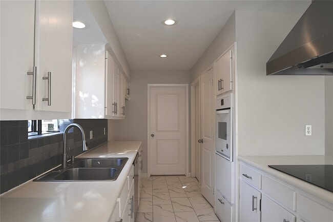 Building Photo - 9243 Friendship Rd