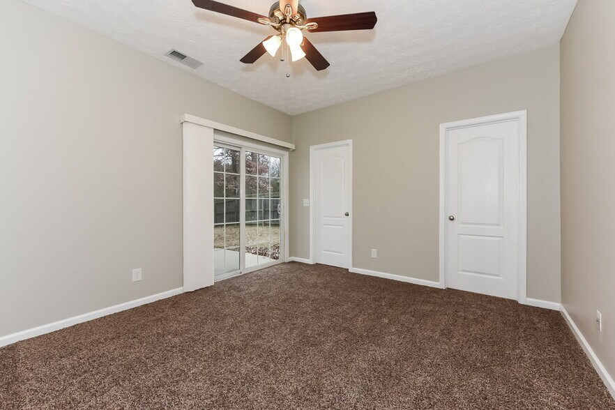 Building Photo - 1903 Champlain Dr