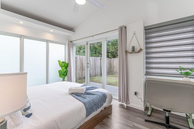 Building Photo - 1516 SW 8th Ave