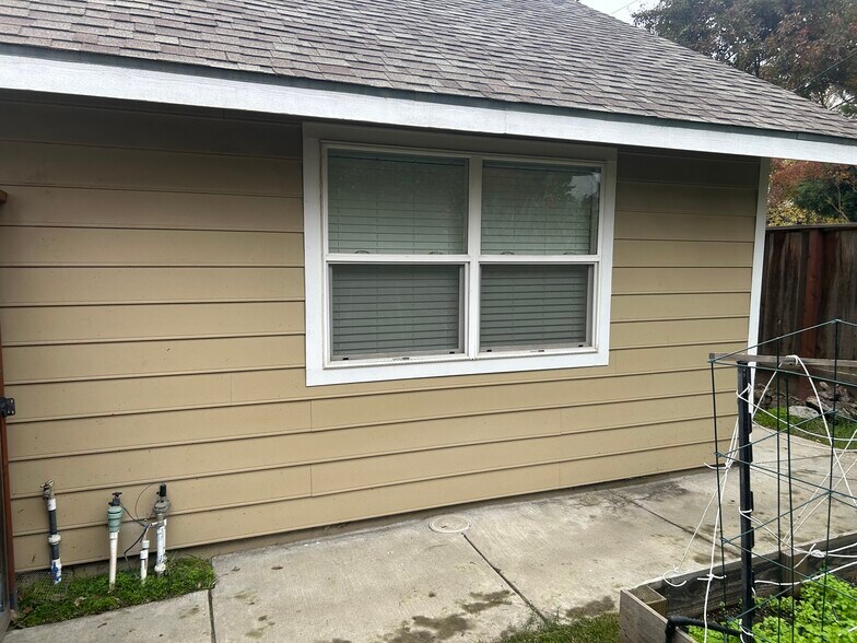 Building Photo - 805 Princeton Ave