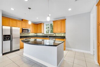 Building Photo - 1902 Coral Heights Ct