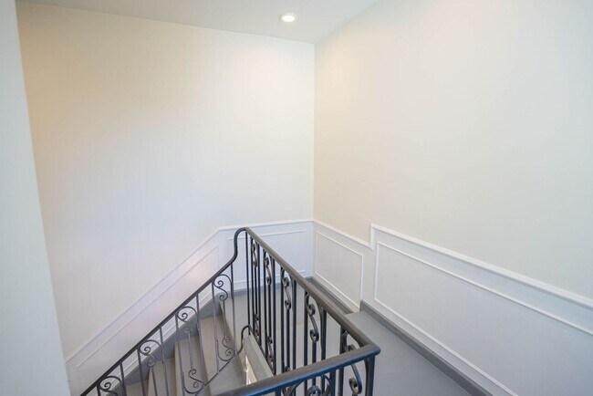 Building Photo - 1038 Westmoreland Ave