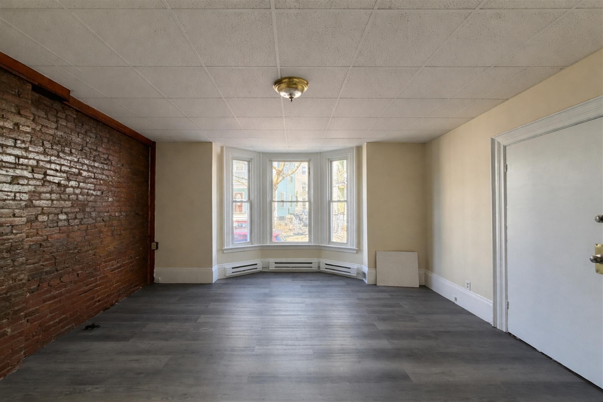 Building Photo - 9 School St