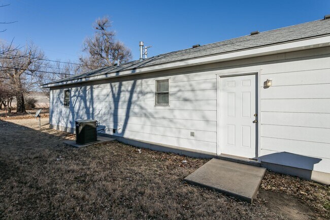 Building Photo - 535 S McComas St