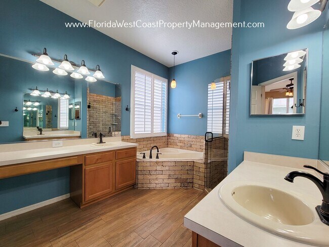 Building Photo - LARGE PARRISH POOL HOME! FENCED YARD! PET FRIENDLY! AVAILABLE FOR JUNE! LONG TERM LEASE!