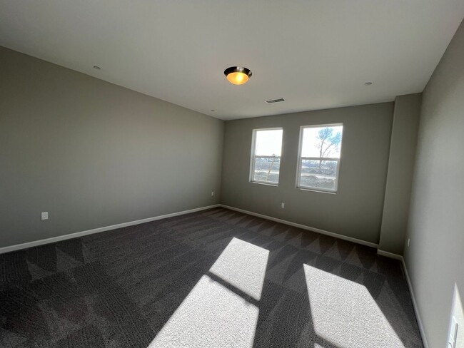 Building Photo - 4/2.5 GORGEOUS Townhome in Minden!