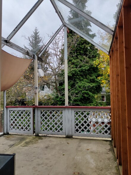 Building Photo - 4409 5th Ave NE