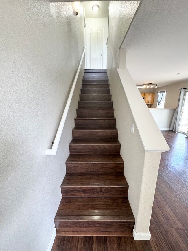 Building Photo - Rarely available 3/2.5 townhome in Kapolei!