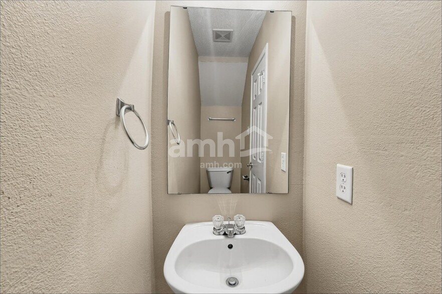 Building Photo - 10395 Carrington Way
