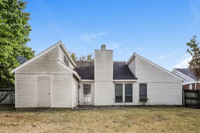 Building Photo - 8280 Shallow Rock Cove