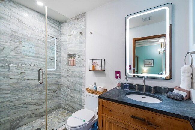 Building Photo - 524 Oleander Dr