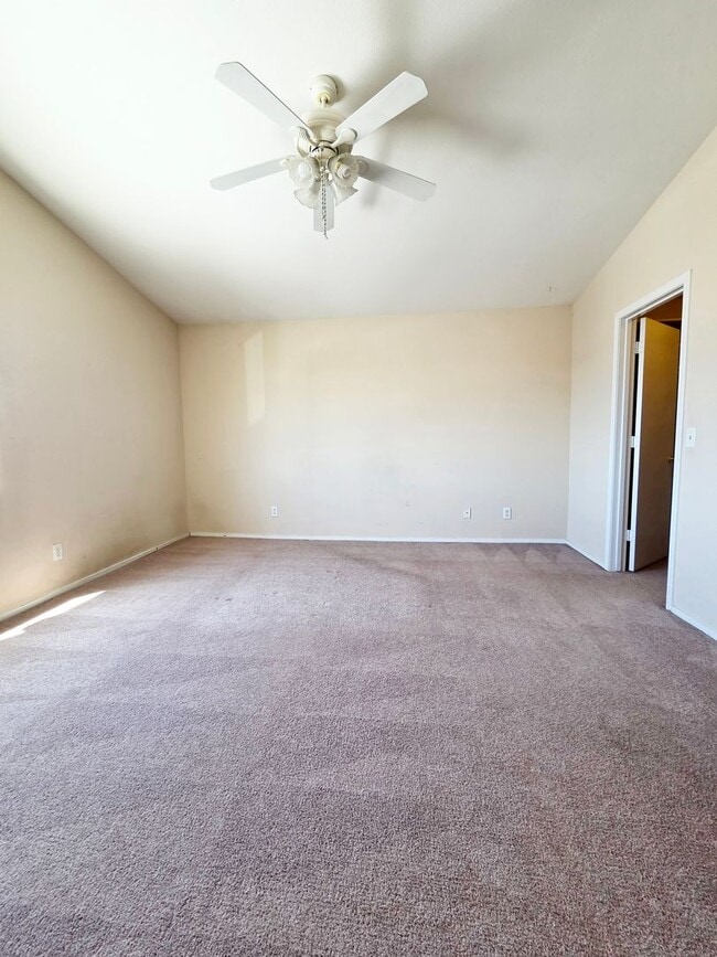 Building Photo - 3 Bed + Loft | 2.5 Bath | 1,946 SF