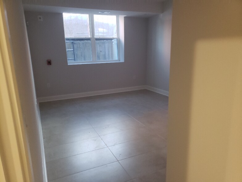 Building Photo - 953 Belmont Ave