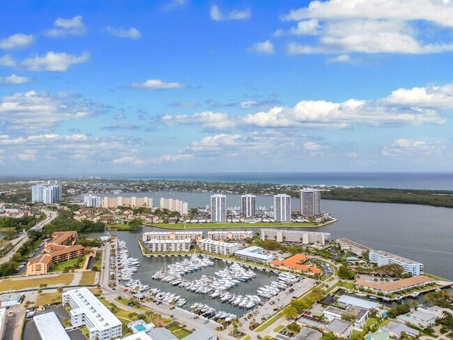 Building Photo - 20 Yacht Club Dr