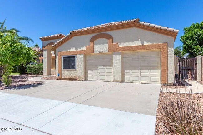 Building Photo - 658 N Poplar Ct