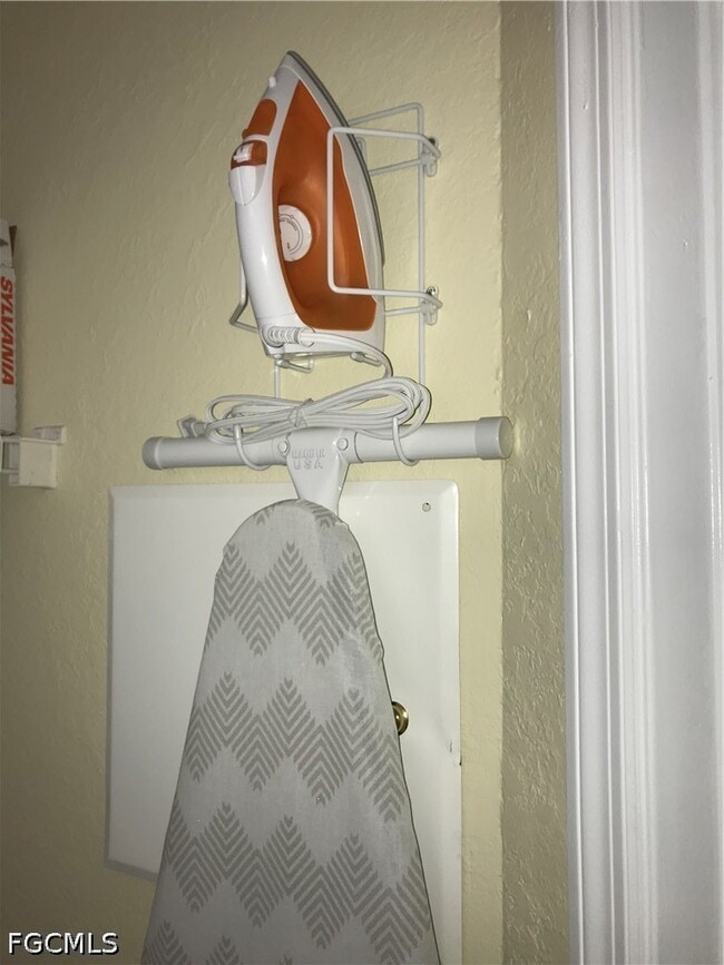 Building Photo - 9600 Roundstone Cir