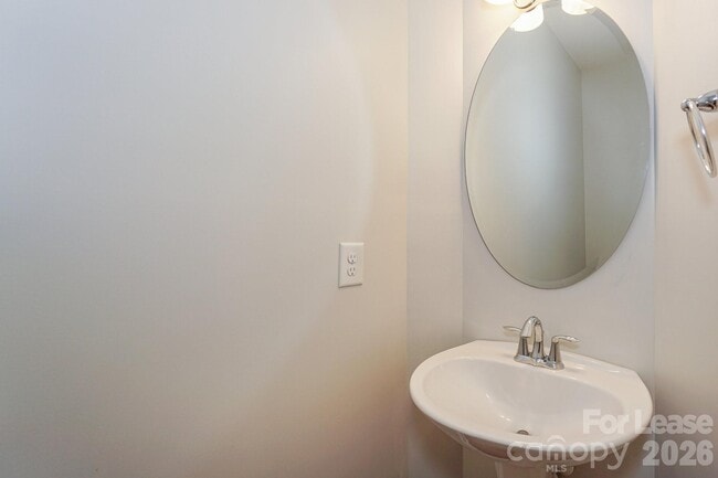 Building Photo - 8273 Viewpoint Lane