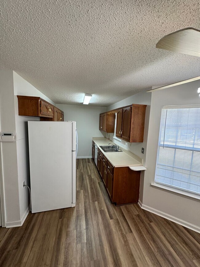 Building Photo - Don’t miss the chance to call this your ho...