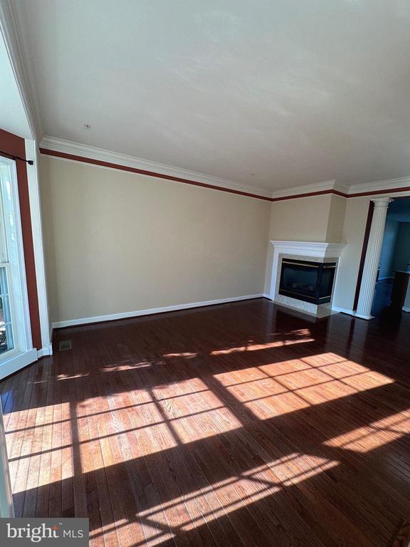 Building Photo - 9430 Dunraven St