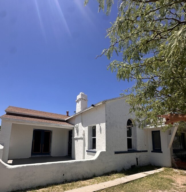 Building Photo - Delightful and Cozy 3bdrm 1bath Home For Rent in S Tucson!