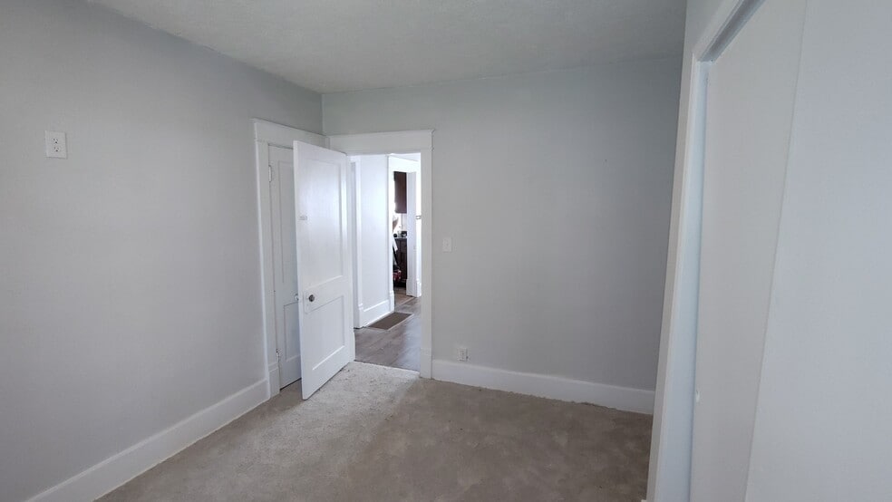 Building Photo - 941 E Richmond St