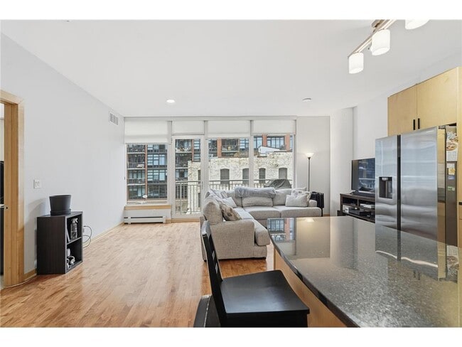 Building Photo - 215 10th Ave S