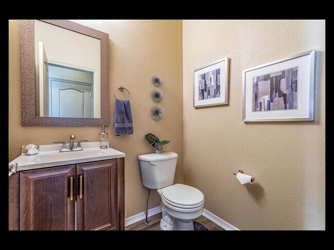 Building Photo - Fully furnished home for rent Castle Rock Short term