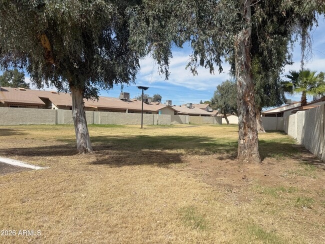 Building Photo - 2605 W Willow Ave