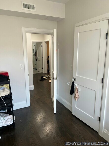 Building Photo - 7 Strathmore Rd