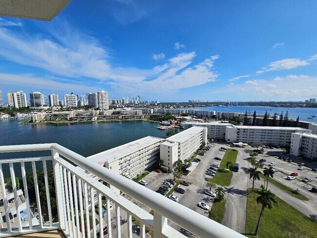 Building Photo - 18031 Biscayne Blvd