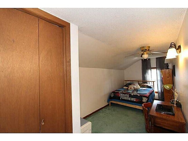 Bedroom 3 - 2nd floor - 110 W Short St
