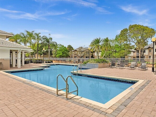 Building Photo - 9777 Westview Dr